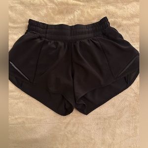 ‼️LULULEMON‼️ Black Hotty Hots size 2/2.5